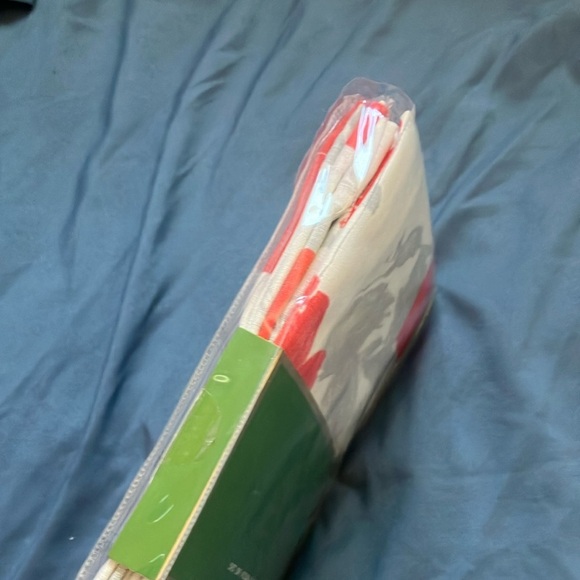 Kate Spade: Garden Rose Floral Napkins- set of 4- 100% cotton- 20”x20” - Picture 15 of 16